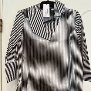 NWT Harshman Porter Black and White Striped Blouse with 3/4 Sleeves

Size Small